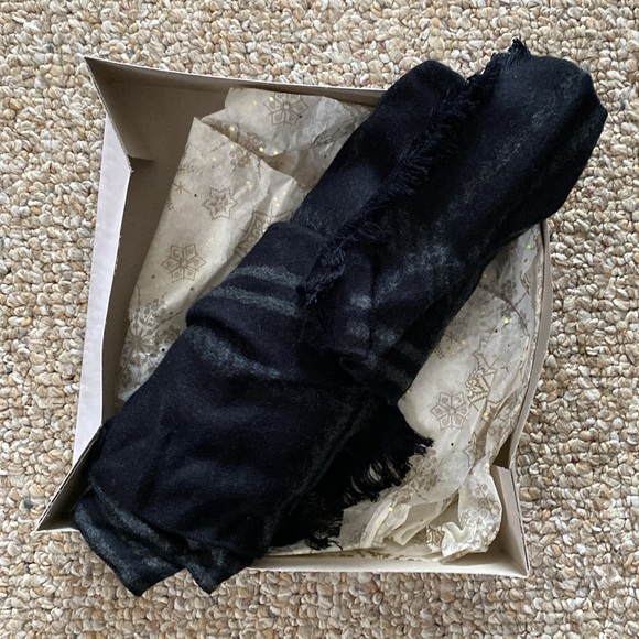 Van Heusen Unisex Scarf - Picture 4 of 4